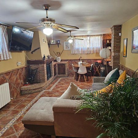 Apto-En El Bajo De La Casa-Estilo Rustico En Dilar Bagian luar foto